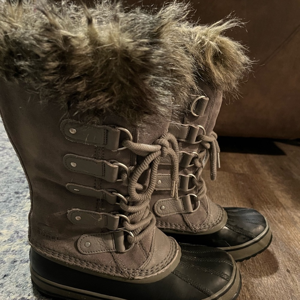Sorel boots, dark grey